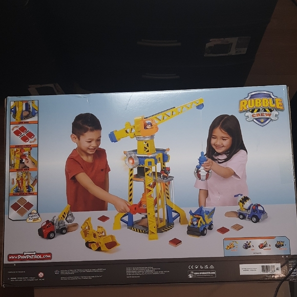 Paw Patrol Rubble & Crew Bark Yard Crane Tower Set with Action Figure & Vehicle - Picture 5 of 9